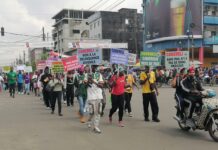 Environ 300 personnes marchent sur 5km, pour la paix et le vivre ensemble à Douala