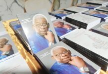 Littérature politique : Témoin oculaire, Cyrille Sam Baka raconte la Tripartite au Cameroun, et propose un nouveau paradigme