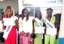 Home Atelier de Douala : l’association Fondation Biscum apporte du soutien financier et matériel aux apprenantes en fin de formation