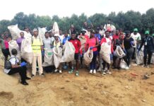 World Cleanup Days 2026 : à Douala, près de 400 citoyens mobilisés contre la pollution plastique du Wouri