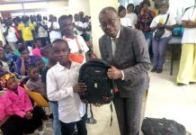 Rentrée scolaire 2026-2027 : à Douala 3ᵉ, Valentin Epoupa Bossambo place la solidarité au cœur de la rentrée